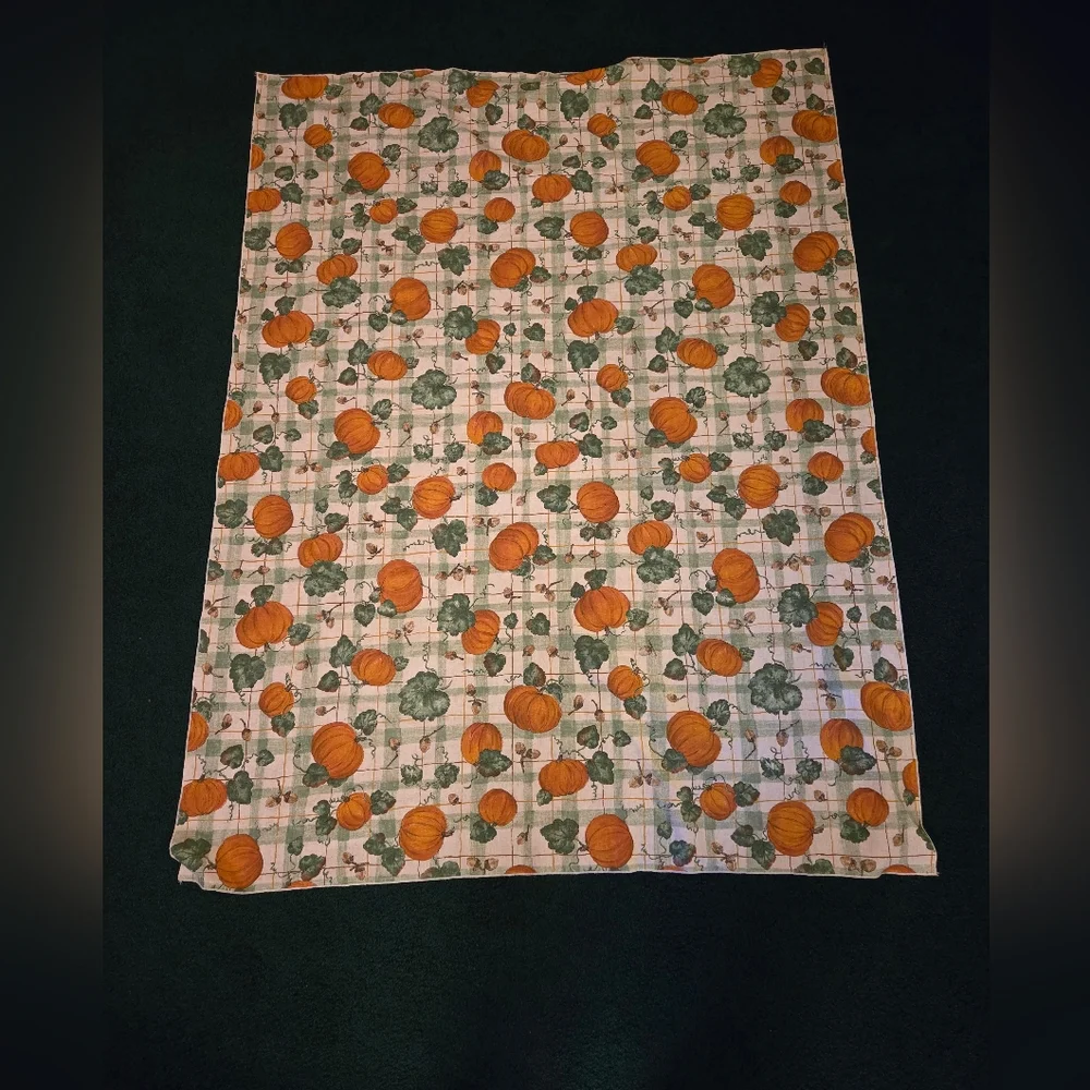 Autumn tablecloth theme.